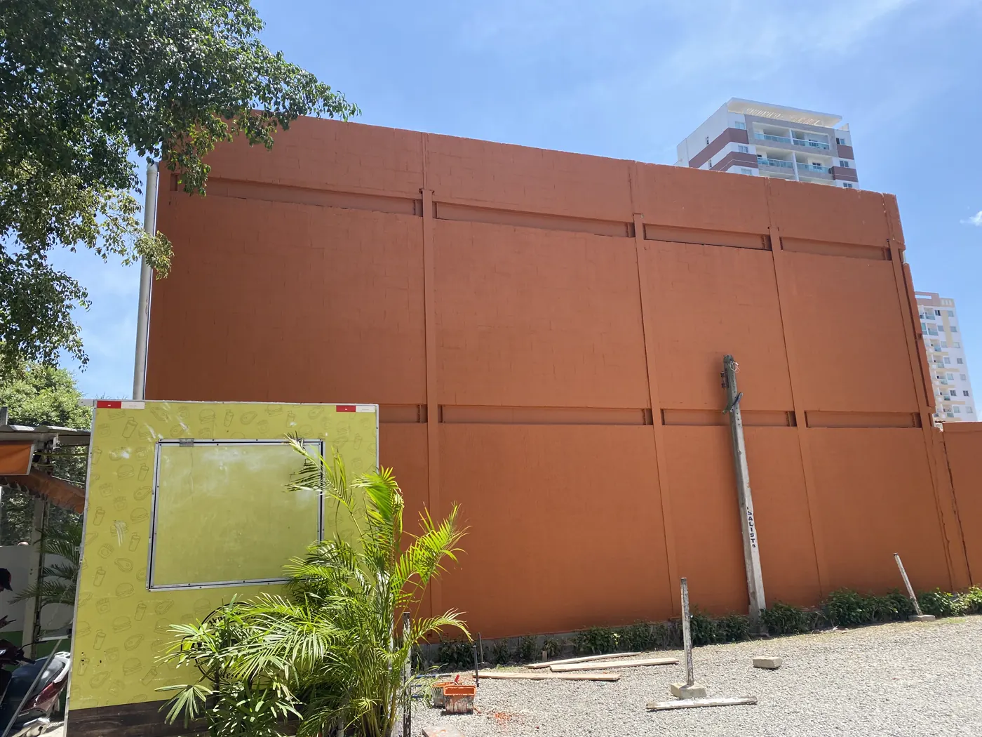 Fachada lateral concluída