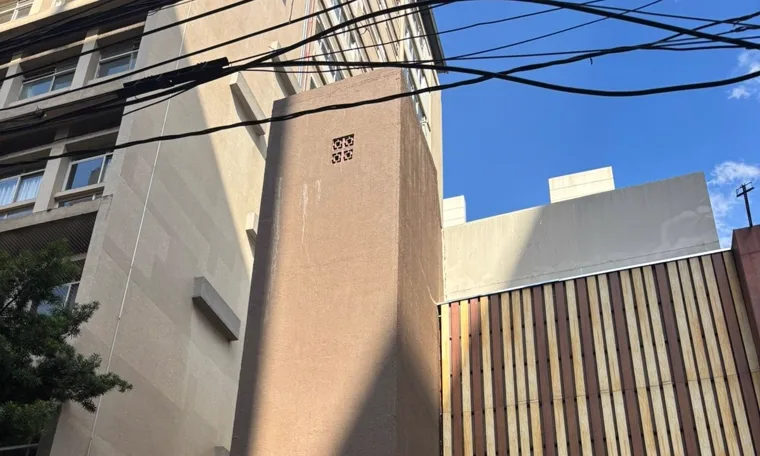 Poço de elevador executado na lateral da loja Natural da Terra Paraíso